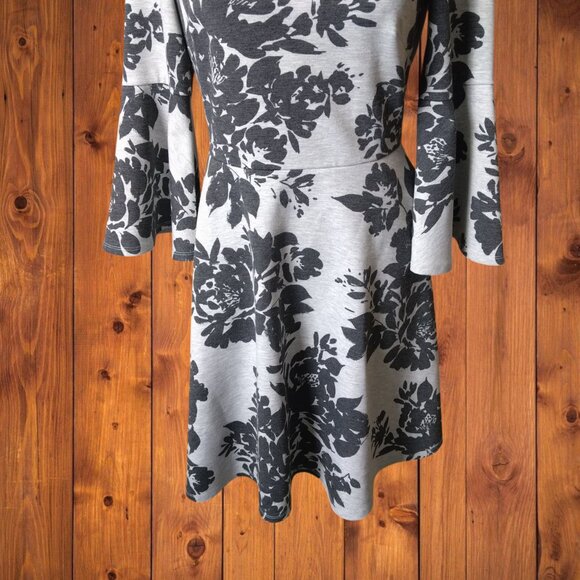 Vince Camuto Size 6 Floral 3/4 Bell Sleeve Zip Back Dress Stretch Office Career - Picture 4 of 7